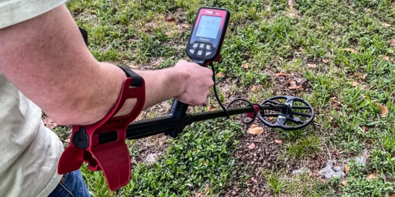 Comparing waterproof detector models for beaches