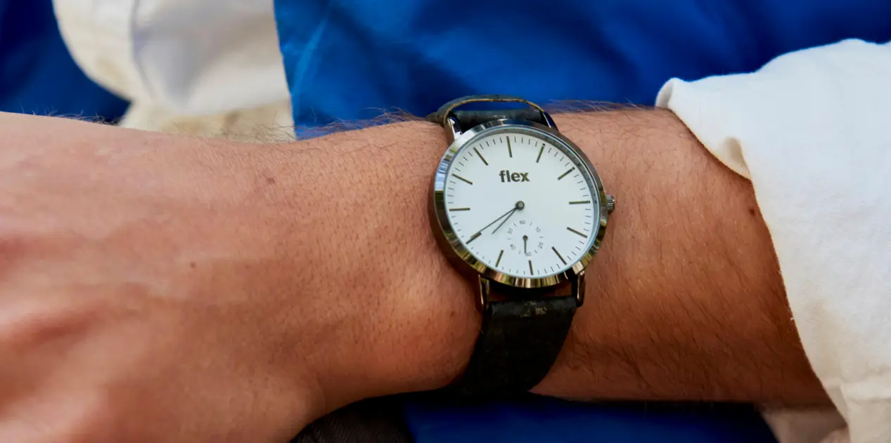 Ocean Plastic Flex Watch: Eco-Infographic illustrating sustainability.